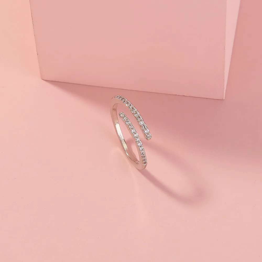 Korean version of the fashion trend refined single ring design simple zircon adjustable copper ring ladies ring 
Korean version of the fashion trend refined single ring design simple zircon adjustable copper ring ladies ring