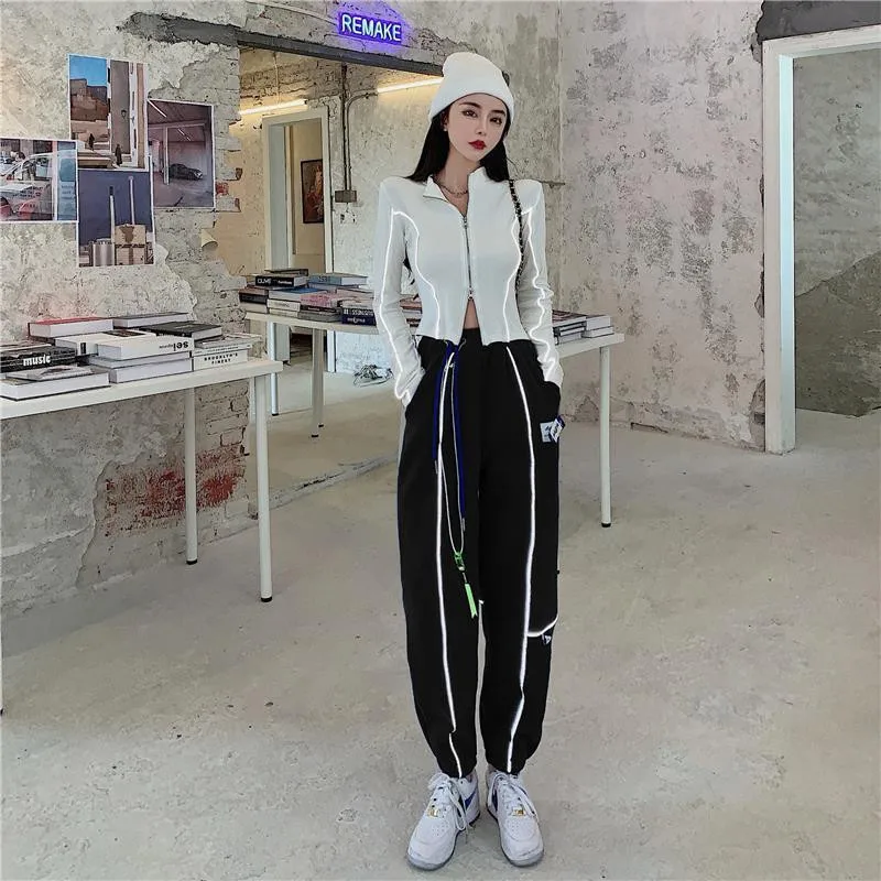 Новый стиль жареный уличный костюм женский короткий кардиган с светоотражающими полосками топ + брюки на молнии с широкими штанинами компл...
Новый стиль жареный уличный костюм женский короткий кардиган с светоотражающими полосками топ + брюки на молнии с широкими штанинами компл...