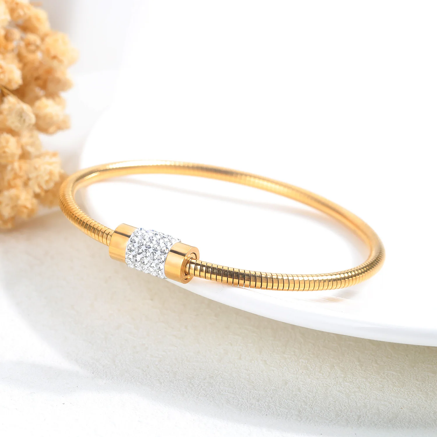 European American Stainless Steel Creative Diamond-Studded Bracelet For Women Rose Gold Plated Magnet Clasp Jewelry 2021 Trend
European American Stainless Steel Creative Diamond-Studded Bracelet For Women Rose Gold Plated Magnet Clasp Jewelry 2021 Trend
