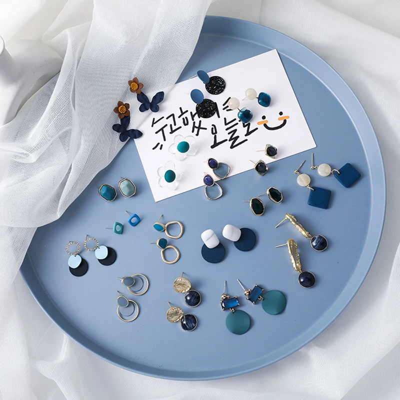 AVEBIEN Fashion Temperament Versatile Blue Women Dangle Earrings for Women Simple Ladies Earrings Pendants серьги 2020 тренд
AVEBIEN Fashion Temperament Versatile Blue Women Dangle Earrings for Women Simple Ladies Earrings Pendants серьги 2020 тренд
