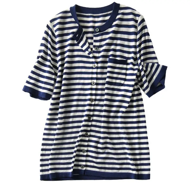 2021 summer new classic stripe pocket decoration round neck single breasted short sleeve breathable fashion versatile top
2021 summer new classic stripe pocket decoration round neck single breasted short sleeve breathable fashion versatile top