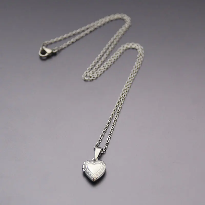 1 Heart Shaped Photo Frame Pendant Necklace Love Heart Charm Stainless Steel Locket Necklace Women Men Fashion Memorial Jewelry
1 Heart Shaped Photo Frame Pendant Necklace Love Heart Charm Stainless Steel Locket Necklace Women Men Fashion Memorial Jewelry