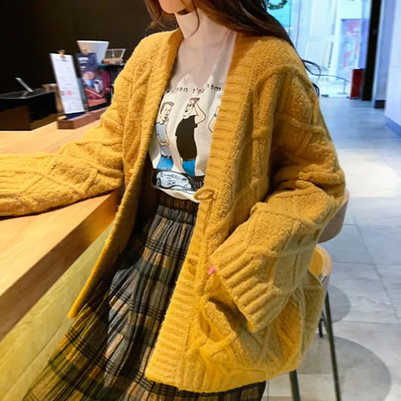 Retro Fashion Cardigan for Women Korea Chic Winter Thick Buttons Vintage Knitted Sweaters Loose Sweet Argyle Twist Red Knit Coat
Retro Fashion Cardigan for Women Korea Chic Winter Thick Buttons Vintage Knitted Sweaters Loose Sweet Argyle Twist Red Knit Coat