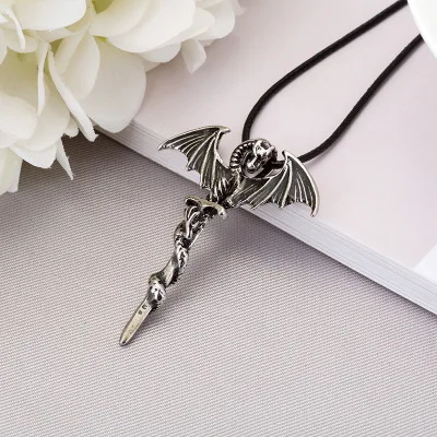 Creative Flying Dragon Luminous Necklace Rock Fashion Jewelry Pterodactyl Bronze Sword Leather Rope Pendant
Creative Flying Dragon Luminous Necklace Rock Fashion Jewelry Pterodactyl Bronze Sword Leather Rope Pendant
