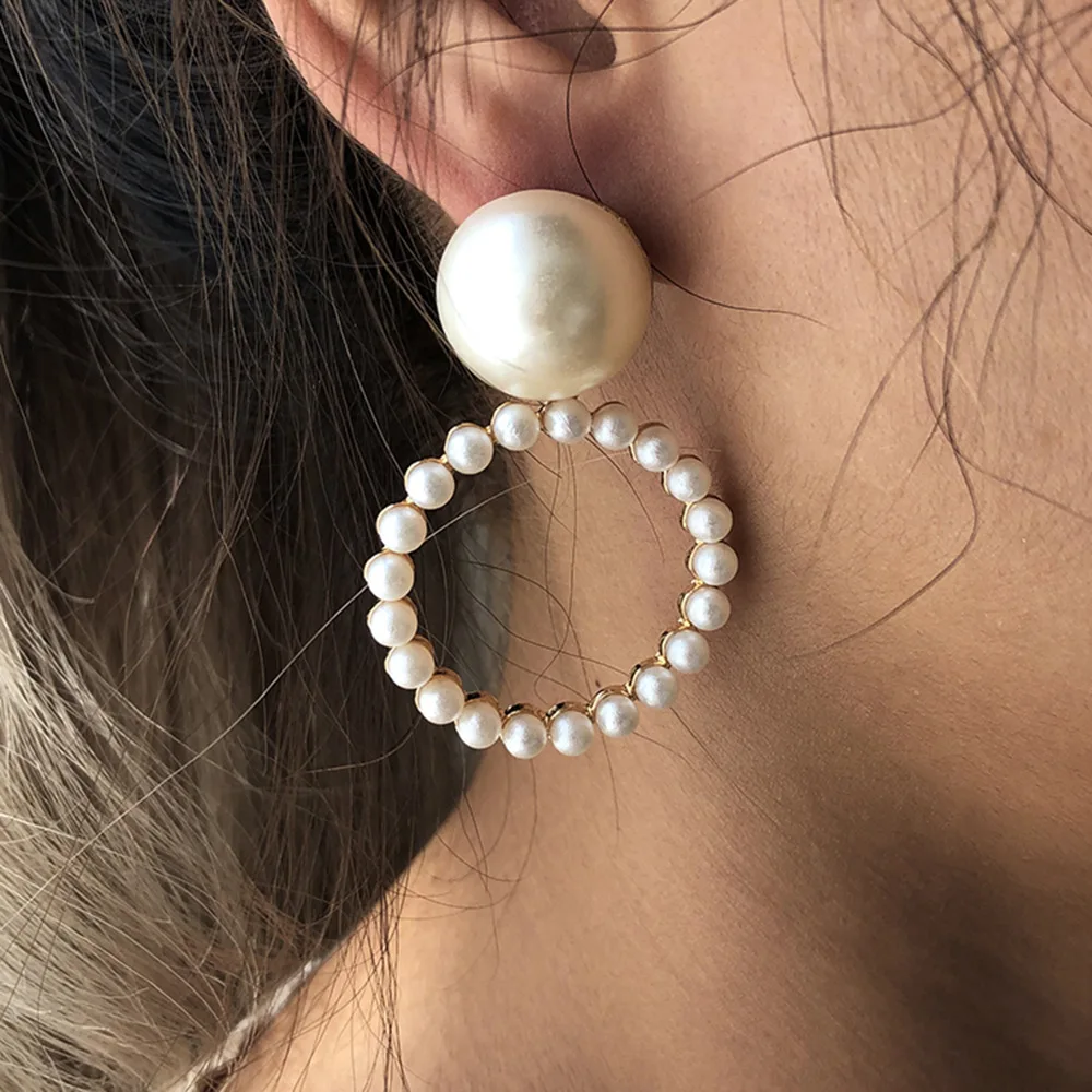 Women Elegant White/Black Simulated Pearls Statement Earrings Big Small Circle Round Metal Gold Hoop Earrings Nightclub Jewelry
Women Elegant White/Black Simulated Pearls Statement Earrings Big Small Circle Round Metal Gold Hoop Earrings Nightclub Jewelry
