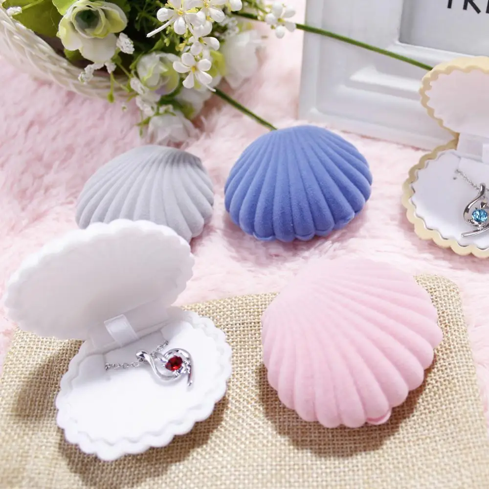 Fashion Women Shell Shape Velvet Jewelry Case Box for Necklace Earrings Ring Jewelry Display Storage Wedding Gift Box
Fashion Women Shell Shape Velvet Jewelry Case Box for Necklace Earrings Ring Jewelry Display Storage Wedding Gift Box