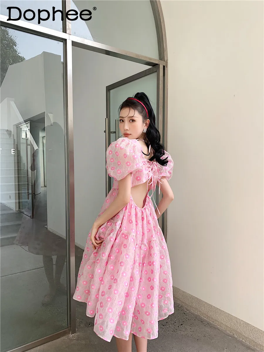 Summer New Fashion Dress Female Elegant Little Daisy Embroidery Square Collar Dress Puff Sleeve Back Hollow Out Mid-Length Dress
Summer New Fashion Dress Female Elegant Little Daisy Embroidery Square Collar Dress Puff Sleeve Back Hollow Out Mid-Length Dress
