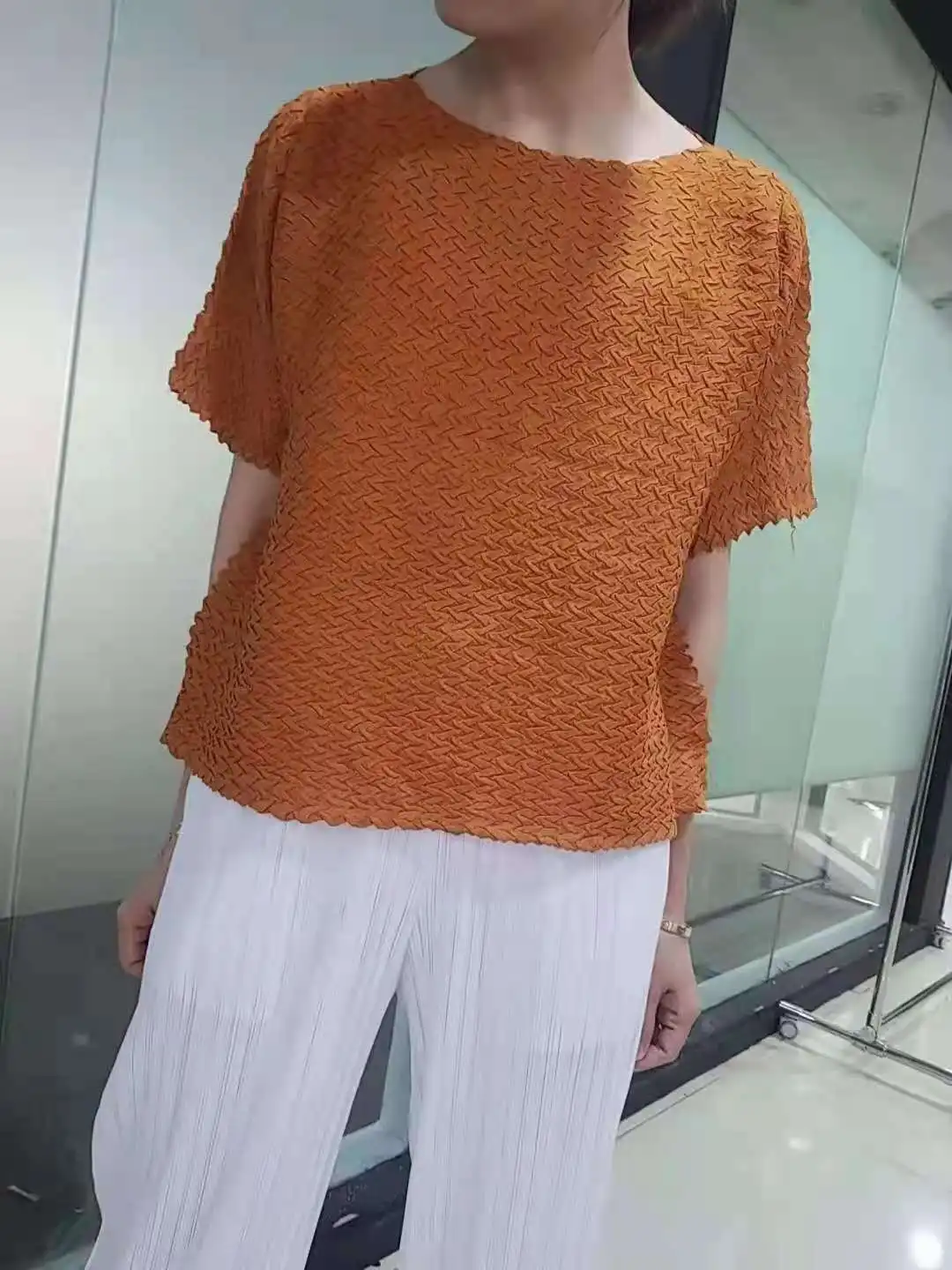 Miyak Folding Summer Women's T-shirt Basic Pleated Top Fashion Niche Design Pleated Pure Color Loose Short Sleeve Top
Miyak Folding Summer Women's T-shirt Basic Pleated Top Fashion Niche Design Pleated Pure Color Loose Short Sleeve Top