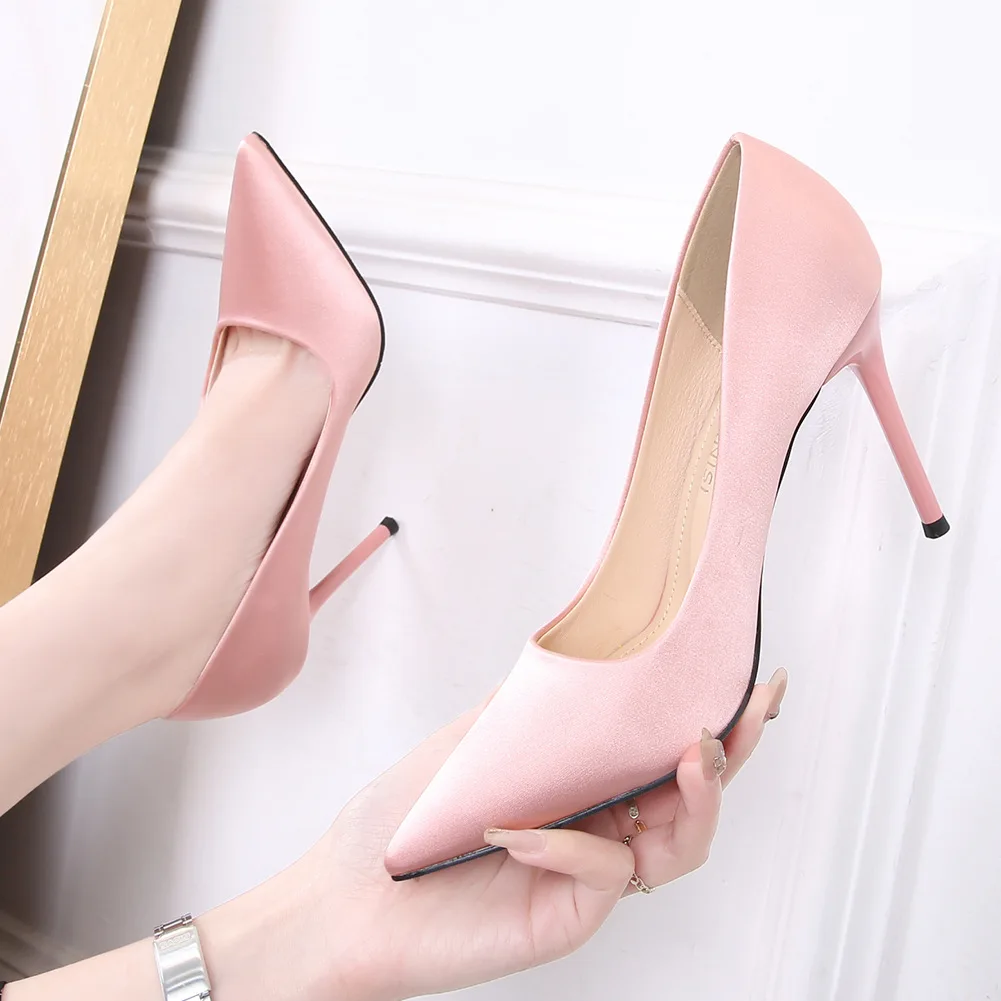 Women Shoes Pumps Satin Shallow Pointed European and American Fashion Thin High Heels Black Green Blue Pink Red Women's Shoes
Women Shoes Pumps Satin Shallow Pointed European and American Fashion Thin High Heels Black Green Blue Pink Red Women's Shoes