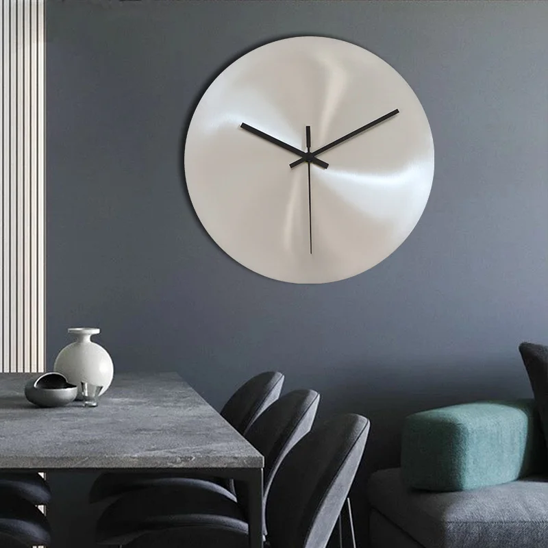 Modern minimalist industrial style silver living room wall clock without number studio decoration clock Nordic clock decoration
Modern minimalist industrial style silver living room wall clock without number studio decoration clock Nordic clock decoration