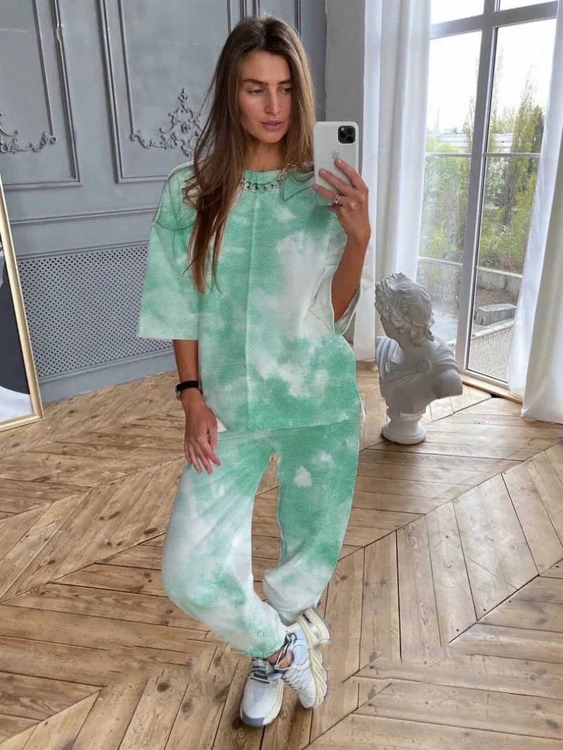 Woman Sportwear Sets New O-Neck Print Short Sleeve Long Pant Suit Fashion Casual Loose Pullover Streetwear Set Ladies Tracksuit
Woman Sportwear Sets New O-Neck Print Short Sleeve Long Pant Suit Fashion Casual Loose Pullover Streetwear Set Ladies Tracksuit