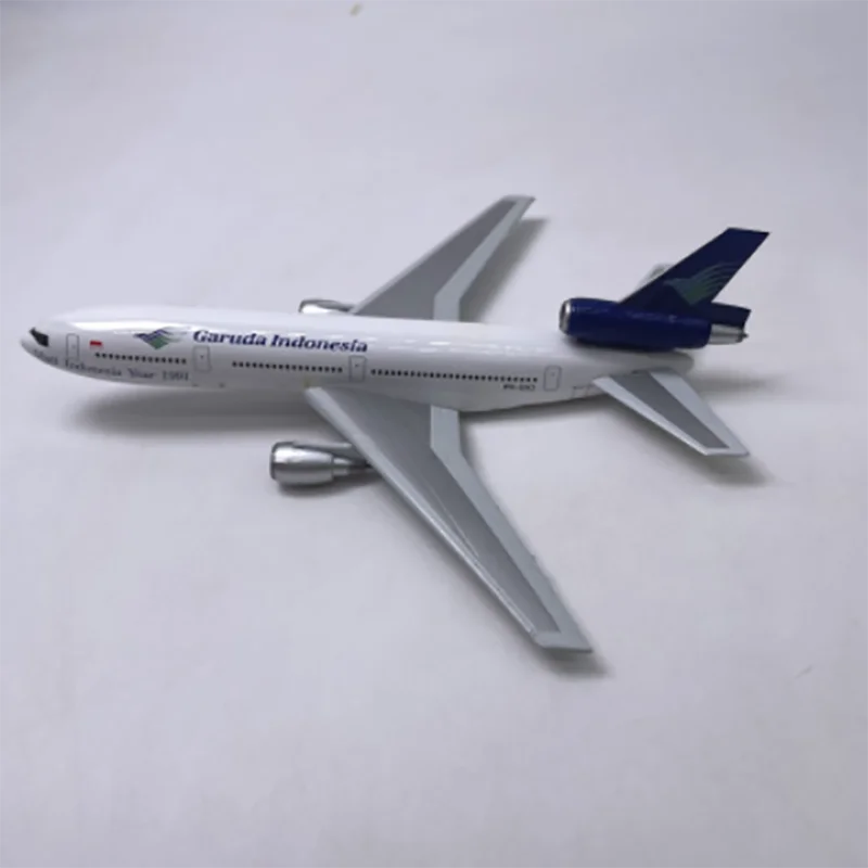 Diecast 1:400 Scale DC-10 Model Garuda/Lufthansa Airlines Alloy Aircraft Plane Collectible Display Model Collection Toys 
Diecast 1:400 Scale DC-10 Model Garuda/Lufthansa Airlines Alloy Aircraft Plane Collectible Display Model Collection Toys