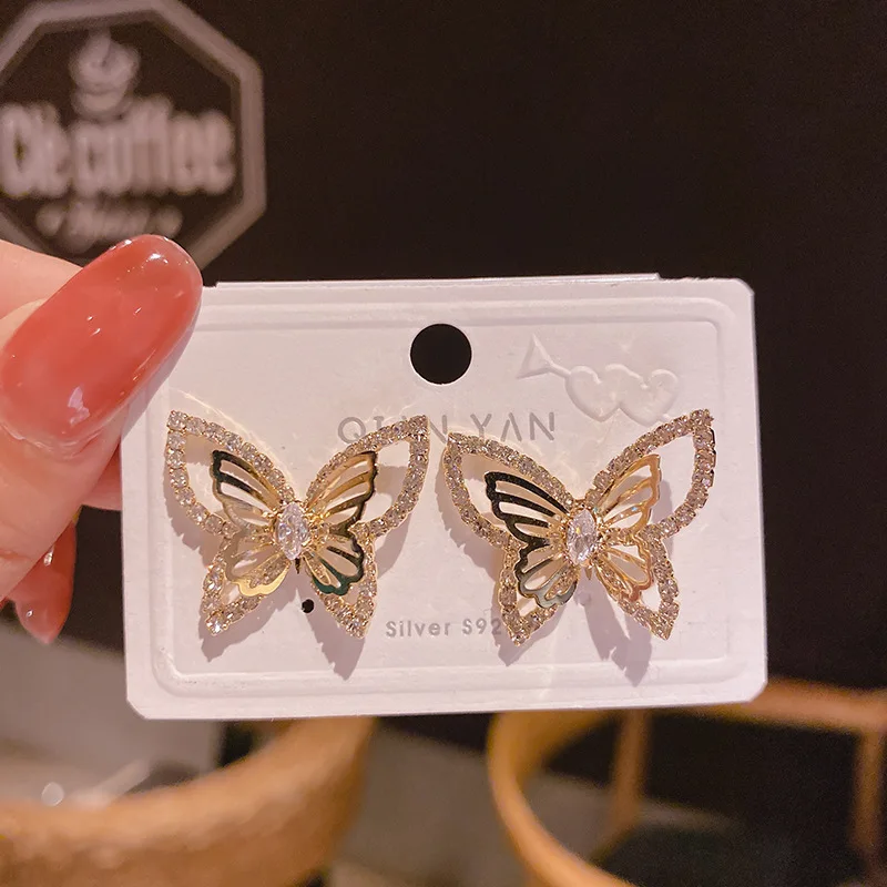 Korean Fashion Butterfly Earrings For Women Punk Rhinestone Style Cute Girl Zircon Stud Earrings Kpop Jewelry Gifts New 2021
Korean Fashion Butterfly Earrings For Women Punk Rhinestone Style Cute Girl Zircon Stud Earrings Kpop Jewelry Gifts New 2021