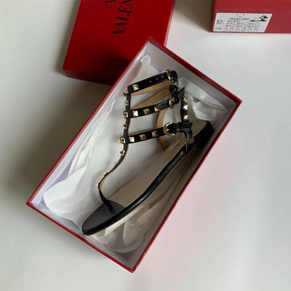 Fashion luxury brand ladies rivet summer sandals girls casual sandals flat leather rivet flat sandals size 34-42
Fashion luxury brand ladies rivet summer sandals girls casual sandals flat leather rivet flat sandals size 34-42