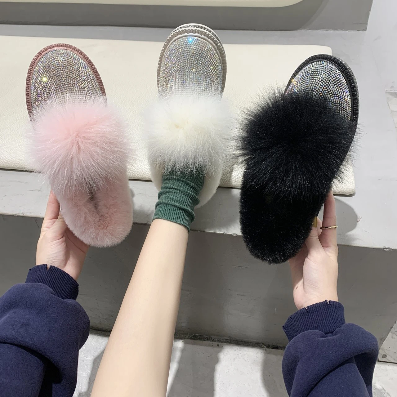 Bling Bling Winter Fashion Personality Rhinestone Snow Boots Women Plus Velvet Cotton Shoes Fur Comfortable Plush Shoes
Bling Bling Winter Fashion Personality Rhinestone Snow Boots Women Plus Velvet Cotton Shoes Fur Comfortable Plush Shoes