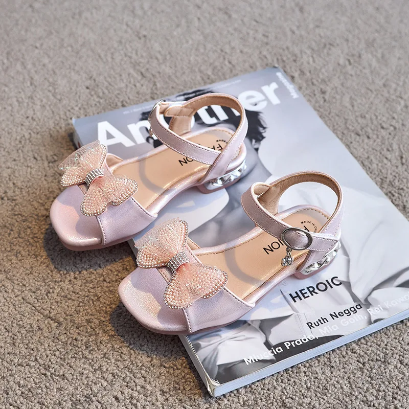 Summer Children Princess Leather Shoes Girls Rhinestone Bow-Knot Beach Sandals Shiny Patent Leather Sandals for Girls
Summer Children Princess Leather Shoes Girls Rhinestone Bow-Knot Beach Sandals Shiny Patent Leather Sandals for Girls