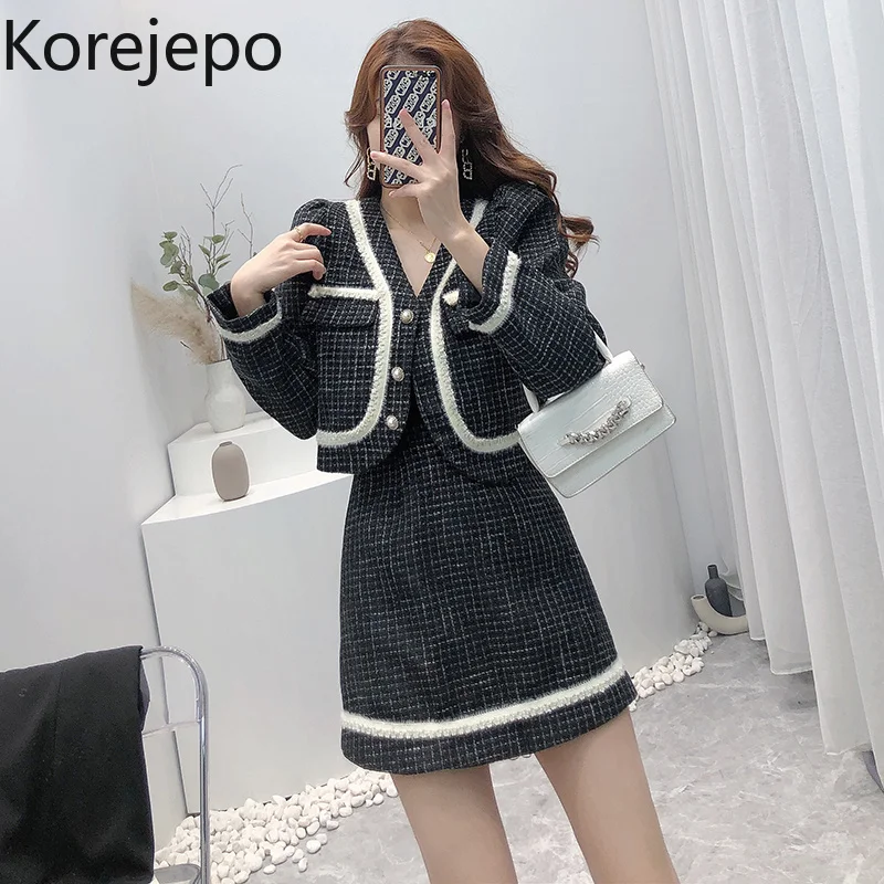 Korejepo Women 2 Piece Set 2021 Autumn New French Retro Gentle V-neck Long Sleeve Pearl Coat High Waist All-match A-line Skirt
Korejepo Women 2 Piece Set 2021 Autumn New French Retro Gentle V-neck Long Sleeve Pearl Coat High Waist All-match A-line Skirt