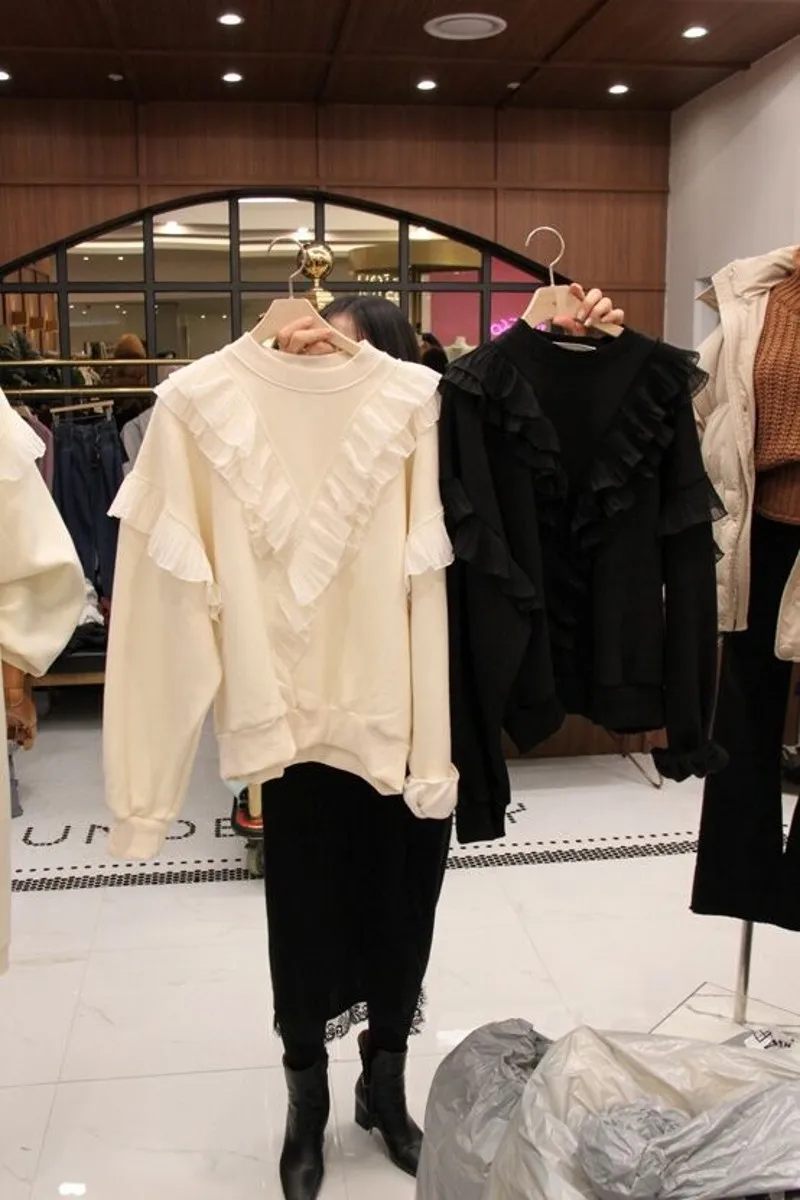 Spring and Autumn 2020 new fashion Korean version of round neck long sleeve patchwork floured hooded
Spring and Autumn 2020 new fashion Korean version of round neck long sleeve patchwork floured hooded
