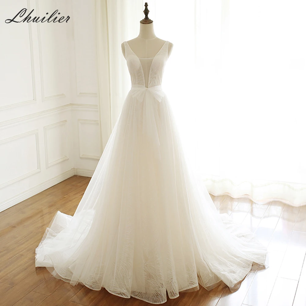 Lhuillier A-line Illusion V-neck Shiny Tulle Wedding Dresses Floor Length Sleeveless Court Train V-back Shiny Bridal Gown
Lhuillier A-line Illusion V-neck Shiny Tulle Wedding Dresses Floor Length Sleeveless Court Train V-back Shiny Bridal Gown