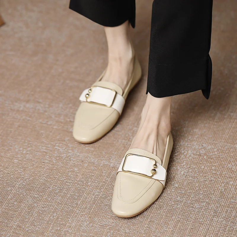 Niche design temperament small leather shoes British loafers soft leather square buckle female spring and autumn 2021 new
Niche design temperament small leather shoes British loafers soft leather square buckle female spring and autumn 2021 new