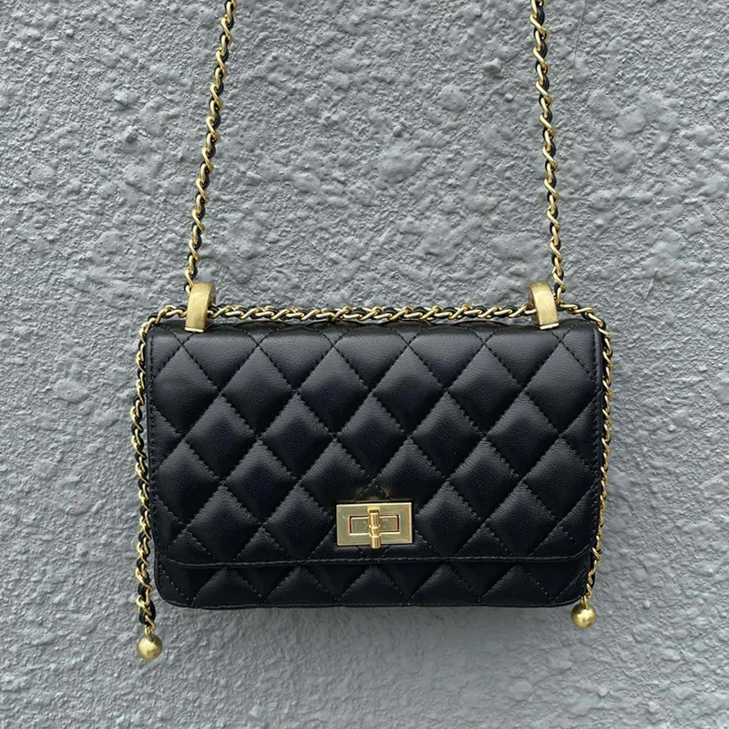 Sheepskin Small Square Bag Fortune Bag New Adjustable Chain Diamond Lattice Ladies One-Shoulder Messenger Internal Card Slot
Sheepskin Small Square Bag Fortune Bag New Adjustable Chain Diamond Lattice Ladies One-Shoulder Messenger Internal Card Slot