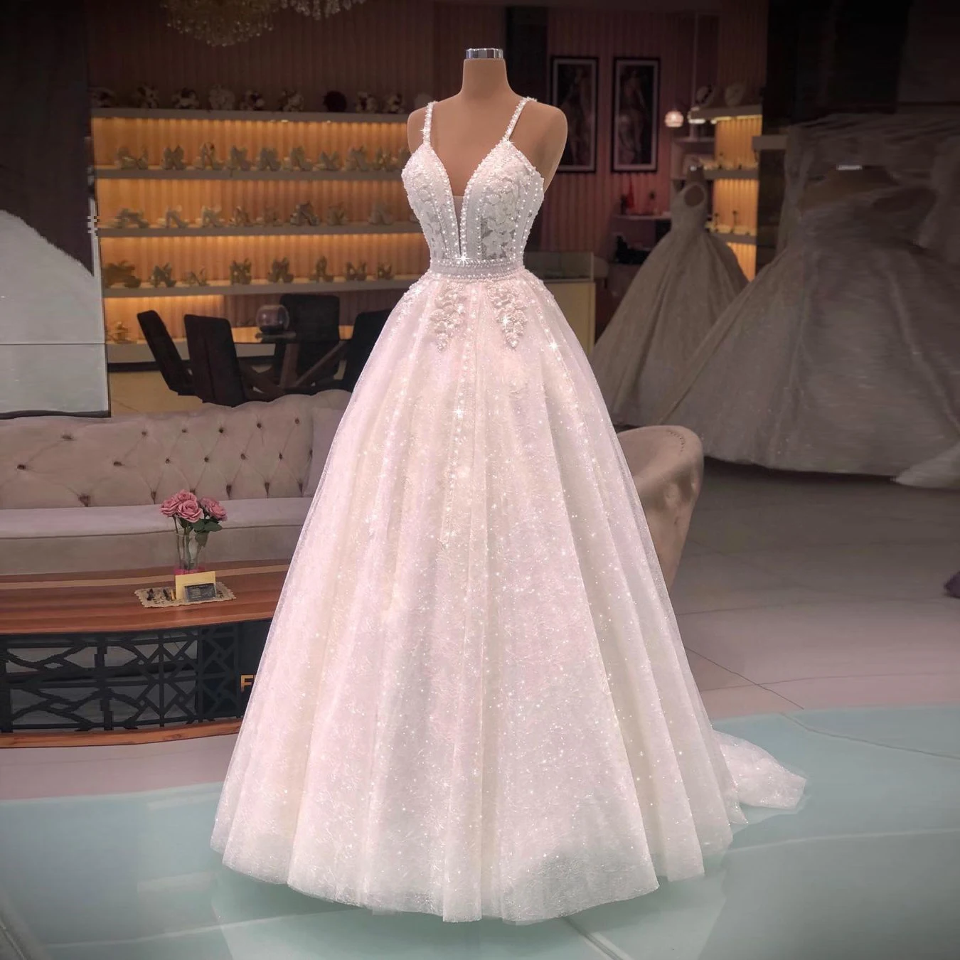 White Charming Elegant Prom Dresses Spaghetti Strap Lace Appliques Ball Gown Women Long Evening Party Gowns Custom Made 2022
White Charming Elegant Prom Dresses Spaghetti Strap Lace Appliques Ball Gown Women Long Evening Party Gowns Custom Made 2022