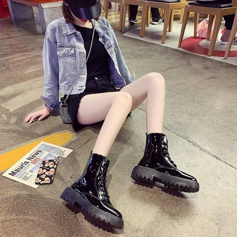 new round head fashion thick heel Women's shoes 2020 autumn short tube Korean boots lace up women's leather boots
new round head fashion thick heel Women's shoes 2020 autumn short tube Korean boots lace up women's leather boots