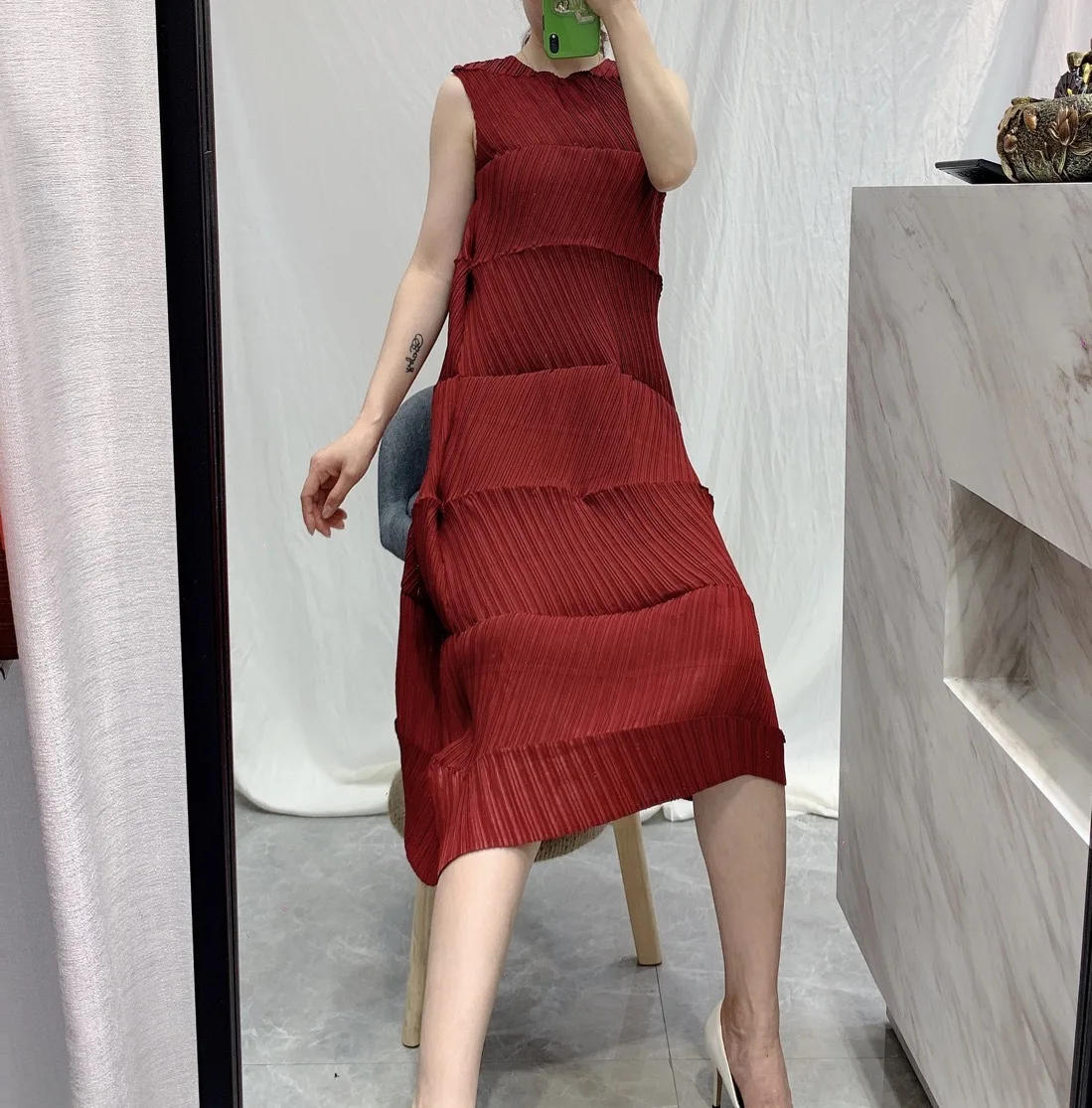 Dress summer dress 2020 new women's style sleeveless fashion solid loose pleated large skirt
Dress summer dress 2020 new women's style sleeveless fashion solid loose pleated large skirt