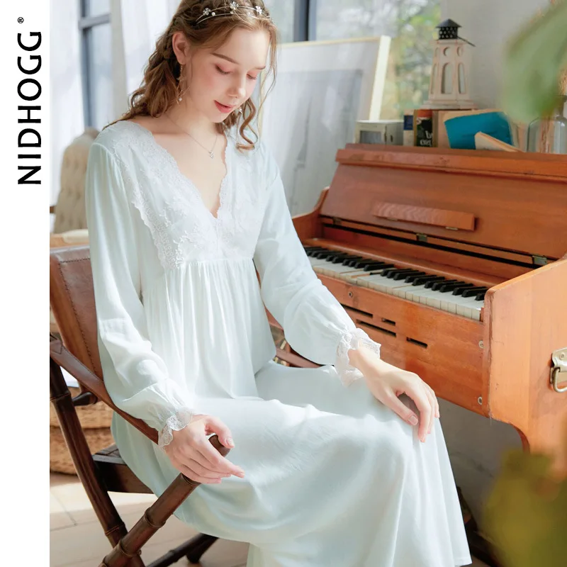 Women's Long-Sleeved Nightdress Retro Court Princess Sexy Lace V-neck Cotton Long Sleepwear Autumn Solid Color Sleeping Dress
Women's Long-Sleeved Nightdress Retro Court Princess Sexy Lace V-neck Cotton Long Sleepwear Autumn Solid Color Sleeping Dress