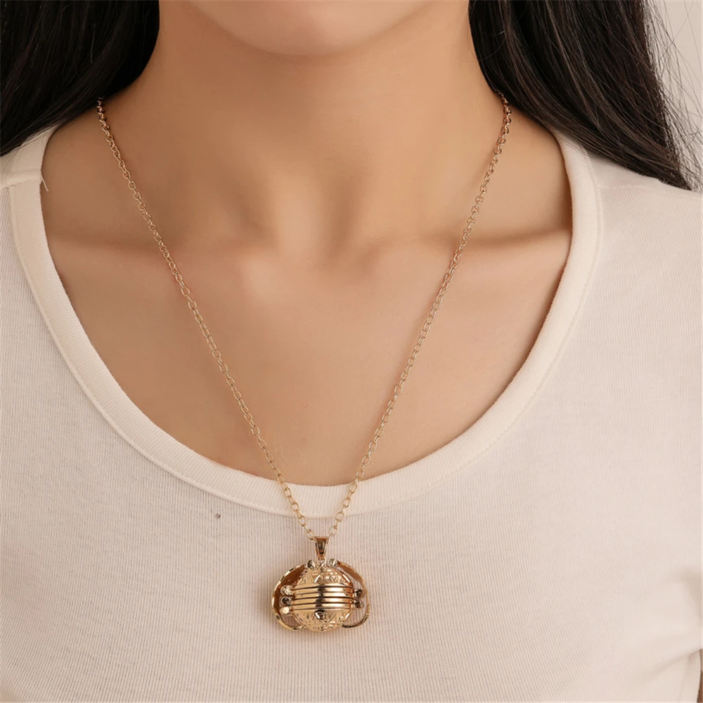4 Photo Pendant Memory Floating Locket Necklace Flash Box Fashion Album Box Necklaces Guardian Phase Box New Hot Sale
4 Photo Pendant Memory Floating Locket Necklace Flash Box Fashion Album Box Necklaces Guardian Phase Box New Hot Sale
