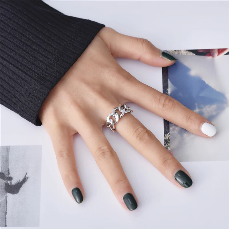 Retro Fashionable Metal Adjust Ring Europe Gold Silver Color Hollow Twist Chain Open Ring Female Geometric Women Jewelry
Retro Fashionable Metal Adjust Ring Europe Gold Silver Color Hollow Twist Chain Open Ring Female Geometric Women Jewelry