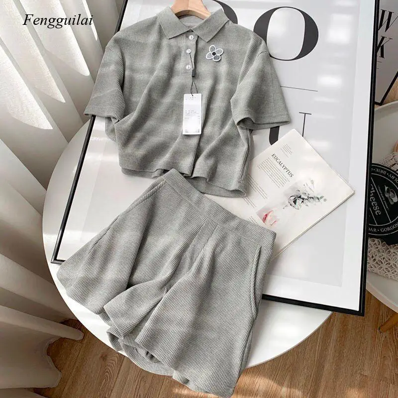 Summer Casual Women Two Piece Set Polo-neck Pockets Short Tops+elastic Waist Drawstring Wide Leg Shorts Female Suit
Summer Casual Women Two Piece Set Polo-neck Pockets Short Tops+elastic Waist Drawstring Wide Leg Shorts Female Suit