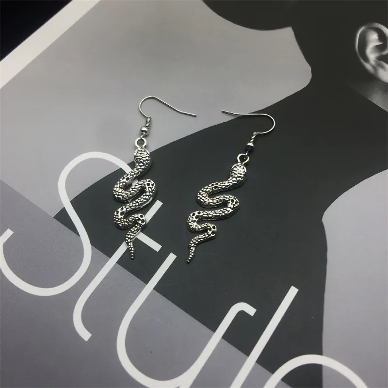 Cute Small Object Earring Jewelry Trendy Vintage Snake Shape Dangle Earrings for Women Girl Retro Drop Earrings Bijoux
Cute Small Object Earring Jewelry Trendy Vintage Snake Shape Dangle Earrings for Women Girl Retro Drop Earrings Bijoux