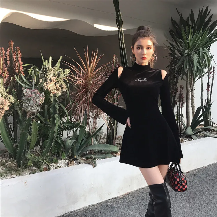 2021 Black Retro Vintage Gothic Dress Spring Autumn Hollowed Out Shoulder Long Sleeve Mini Streetwear Punk Casual Party Dresses 
2021 Black Retro Vintage Gothic Dress Spring Autumn Hollowed Out Shoulder Long Sleeve Mini Streetwear Punk Casual Party Dresses