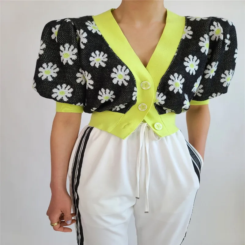 Early Summer Contrast Color Small Daisy Flower Short-sleeved Sweater V-neck Cropped Top
Early Summer Contrast Color Small Daisy Flower Short-sleeved Sweater V-neck Cropped Top