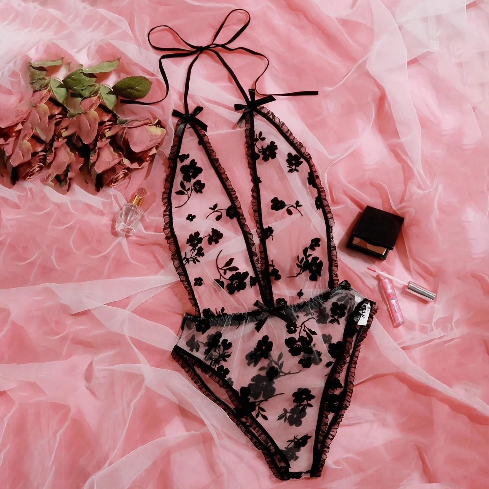 Ladies V Sexy Lace Lingerie Sexy Embroidered Bandage Halter Lingerie Bowknot Embroidered Deep V Lingerie нижнее белье женское X5
Ladies V Sexy Lace Lingerie Sexy Embroidered Bandage Halter Lingerie Bowknot Embroidered Deep V Lingerie нижнее белье женское X5