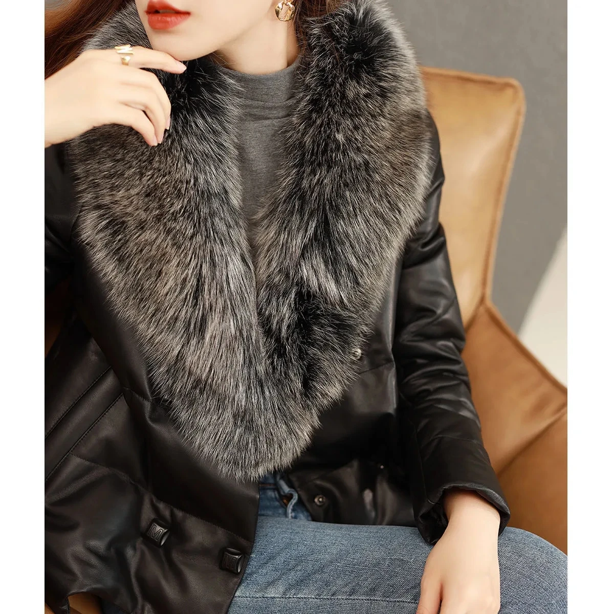 Winter Imitate Fur Coats Women Leather Jacket With Big Fox Fur Turn-down Collar Luxury Overcoats Winter Thick Warm Jackets 
Winter Imitate Fur Coats Women Leather Jacket With Big Fox Fur Turn-down Collar Luxury Overcoats Winter Thick Warm Jackets