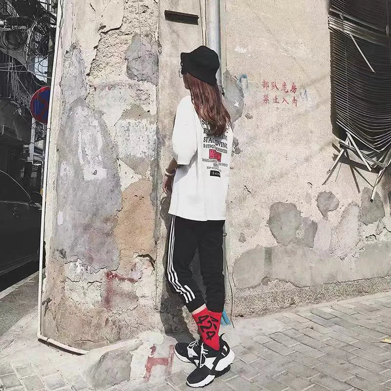 High Quality 424 Socks Men Women HipHop Streetwear Crew Socks Four Two Four Skateboard Stockings Black/White/Red
High Quality 424 Socks Men Women HipHop Streetwear Crew Socks Four Two Four Skateboard Stockings Black/White/Red