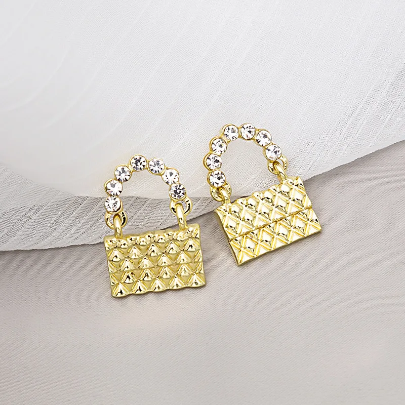 Origin Summer Unique Design Gold Color Handbag Dangle Earring for Women Girls Shining Rhinestone Hollow Metal Earring Jewelry 
Origin Summer Unique Design Gold Color Handbag Dangle Earring for Women Girls Shining Rhinestone Hollow Metal Earring Jewelry