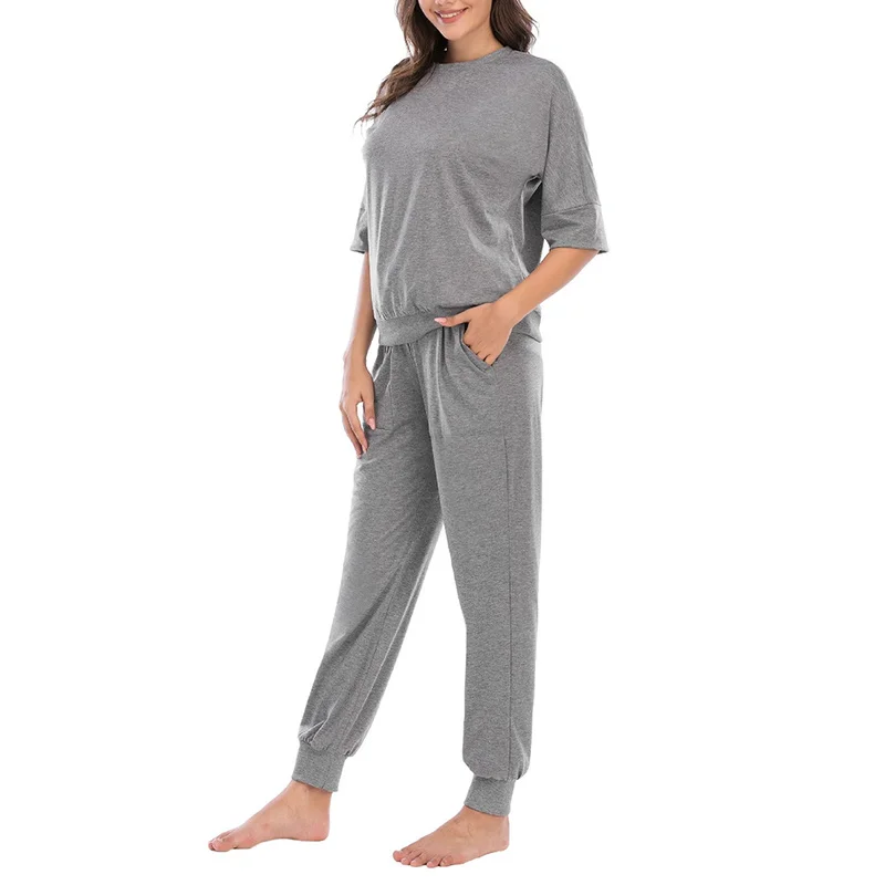 Женский удобный летний однотонный комплект из футболки с рукавом до локтя и брюк, одежда для отдыха
Женский удобный летний однотонный комплект из футболки с рукавом до локтя и брюк, одежда для отдыха