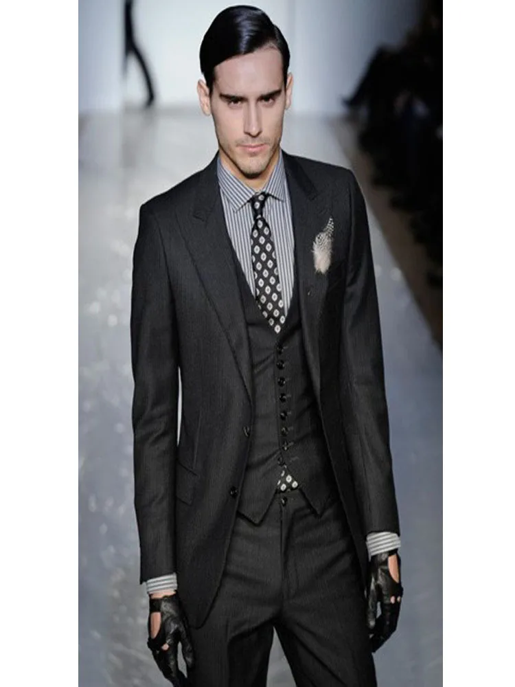 New Style Groom Tuxedo Charcoal Grey Groomsmen Peak Lapel Wedding/Dinner Suits Best Man Bridegroom (Jacket+Pants+Tie+Vest)
New Style Groom Tuxedo Charcoal Grey Groomsmen Peak Lapel Wedding/Dinner Suits Best Man Bridegroom (Jacket+Pants+Tie+Vest)