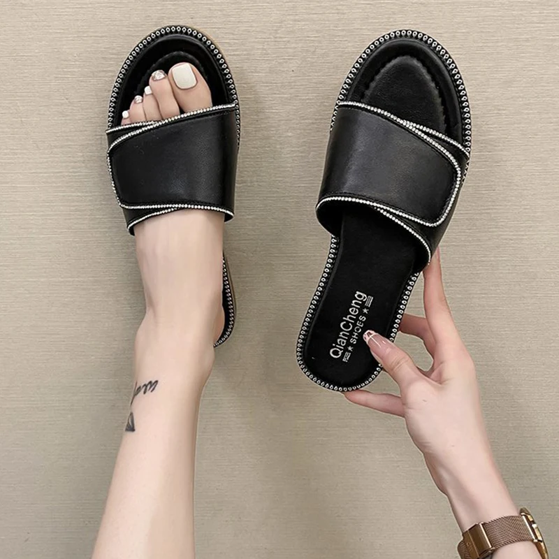 Shoes Woman's Slippers Slides Low Fashion 2021 Flat Luxury Rubber PU Basic Rubber Slippers Women Luxury Shoes Low Slides Pantofl
Shoes Woman's Slippers Slides Low Fashion 2021 Flat Luxury Rubber PU Basic Rubber Slippers Women Luxury Shoes Low Slides Pantofl
