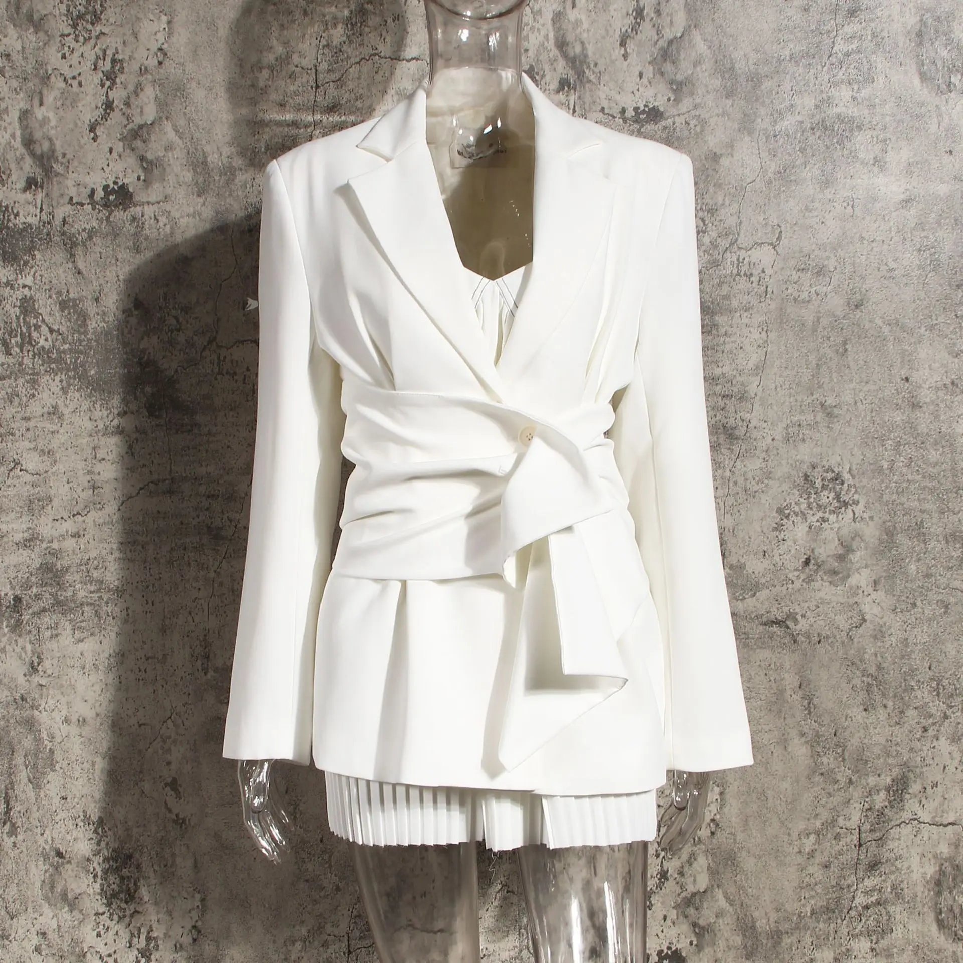HIGH STREET Newest Fashion 2022 Designer Jacket Women's Asymmetrical Belt Blazer
HIGH STREET Newest Fashion 2022 Designer Jacket Women's Asymmetrical Belt Blazer
