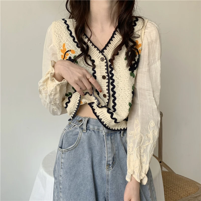 Spring Autumn Vintage Style Embroidery Shirts Women Chic V Neck Flare Sleeve Knitted Spliced Floral Clothes Female Outwear Tops
Spring Autumn Vintage Style Embroidery Shirts Women Chic V Neck Flare Sleeve Knitted Spliced Floral Clothes Female Outwear Tops