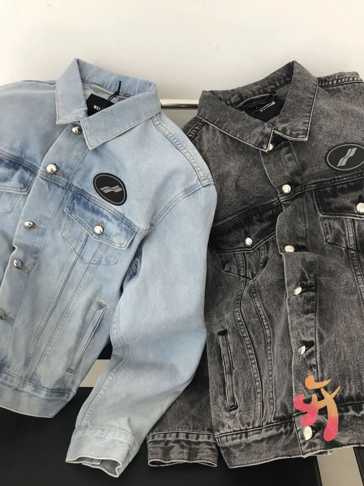 We11done Jacket Men Women High Quality Washed Vintage Old Large Profile Denim Jacket Welldone Classic Round Label Fashion Jacket
We11done Jacket Men Women High Quality Washed Vintage Old Large Profile Denim Jacket Welldone Classic Round Label Fashion Jacket