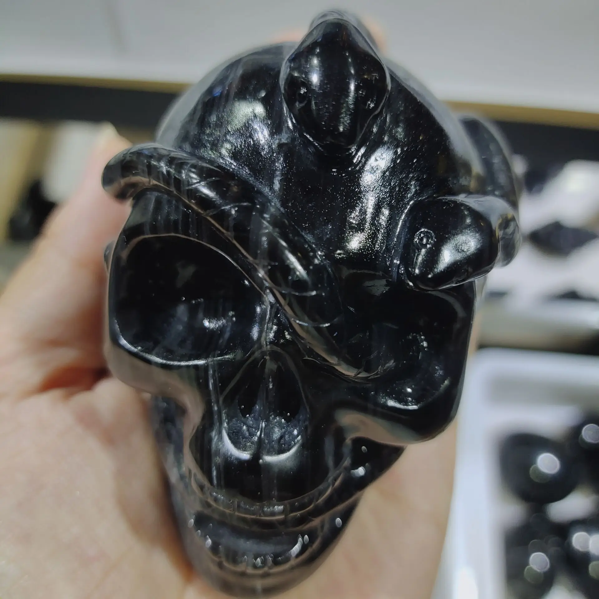 1PC Natural Crystal Quartz Mineral Jewelry Obsidian Skull Crystal Carving Home Decoration Halloween And DIY Decorations
1PC Natural Crystal Quartz Mineral Jewelry Obsidian Skull Crystal Carving Home Decoration Halloween And DIY Decorations