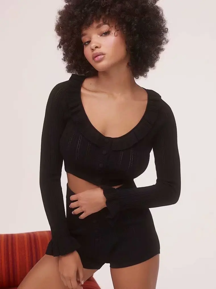 2021 Women Summer Sexy Round Neck Tee Butterfly Sleeve Sweet Button Crop Top Slim Summer T Shirt
2021 Women Summer Sexy Round Neck Tee Butterfly Sleeve Sweet Button Crop Top Slim Summer T Shirt