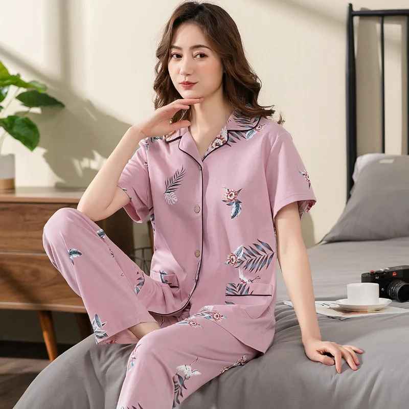 2021 Sexy Pajamas 35% Cotton Women's Lapel Buttons Summer Thin Short-sleeved Trousers Night Wear Women Home Service Suit 
2021 Sexy Pajamas 35% Cotton Women's Lapel Buttons Summer Thin Short-sleeved Trousers Night Wear Women Home Service Suit
