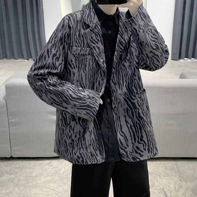 Autumn New Zebra Print Suit Coat Korean Fashion Trend Street Handsome Men's Suit Jacket Classic Black and White Stripes Blazer
Autumn New Zebra Print Suit Coat Korean Fashion Trend Street Handsome Men's Suit Jacket Classic Black and White Stripes Blazer