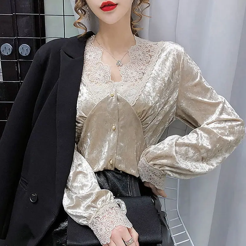 2021 spring and autumn winter new style foreign style lace shirt long sleeve V-neck lace shirt women's bubble sleeve slim shirt
2021 spring and autumn winter new style foreign style lace shirt long sleeve V-neck lace shirt women's bubble sleeve slim shirt